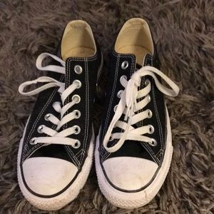 Black and white converse. Only worn once or twice.